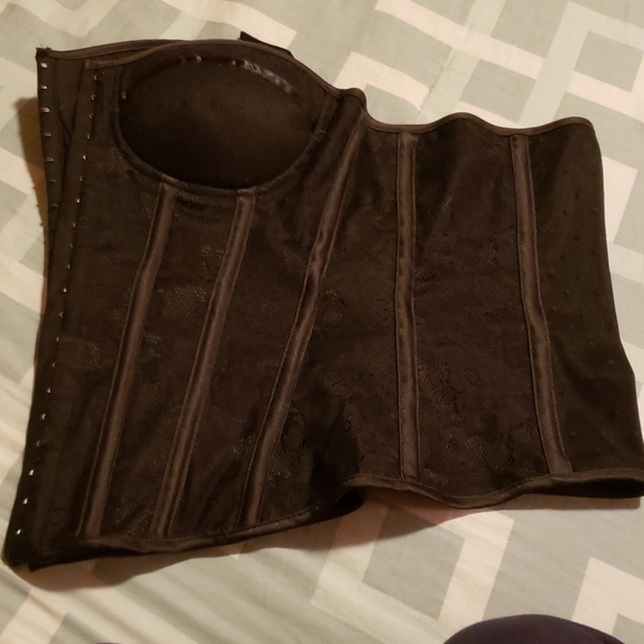 Corset - Picture 6 of 6